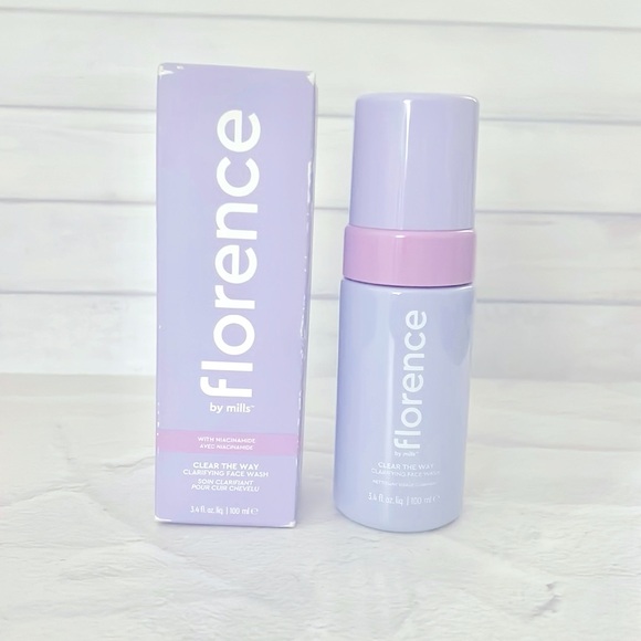 Florence by mills CLEAR THE WAY CLARIFYING FACE WASH BNIB! - Picture 2 of 10